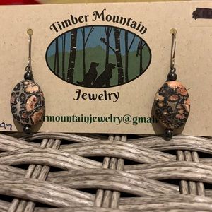 NWT Timber Mountain earrings